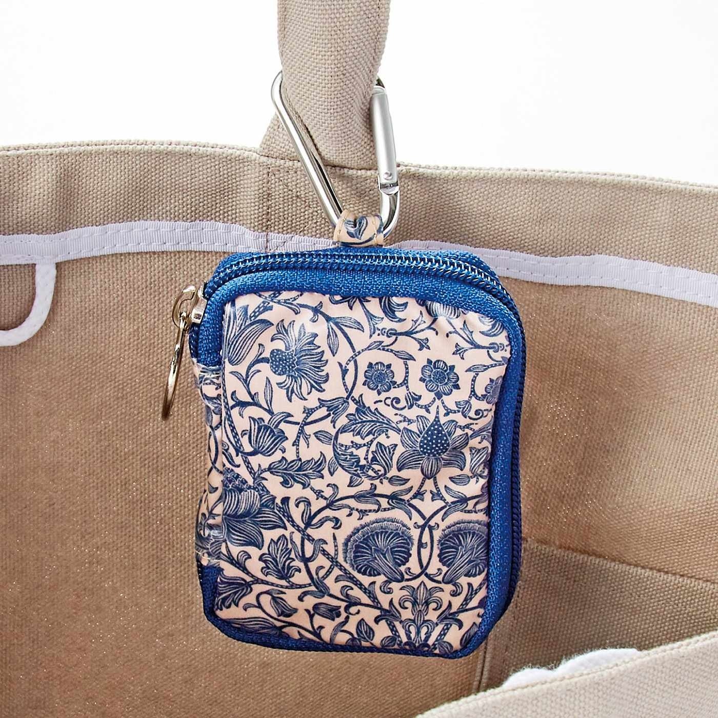 カラビナ付きでバッグの中での迷子防止に