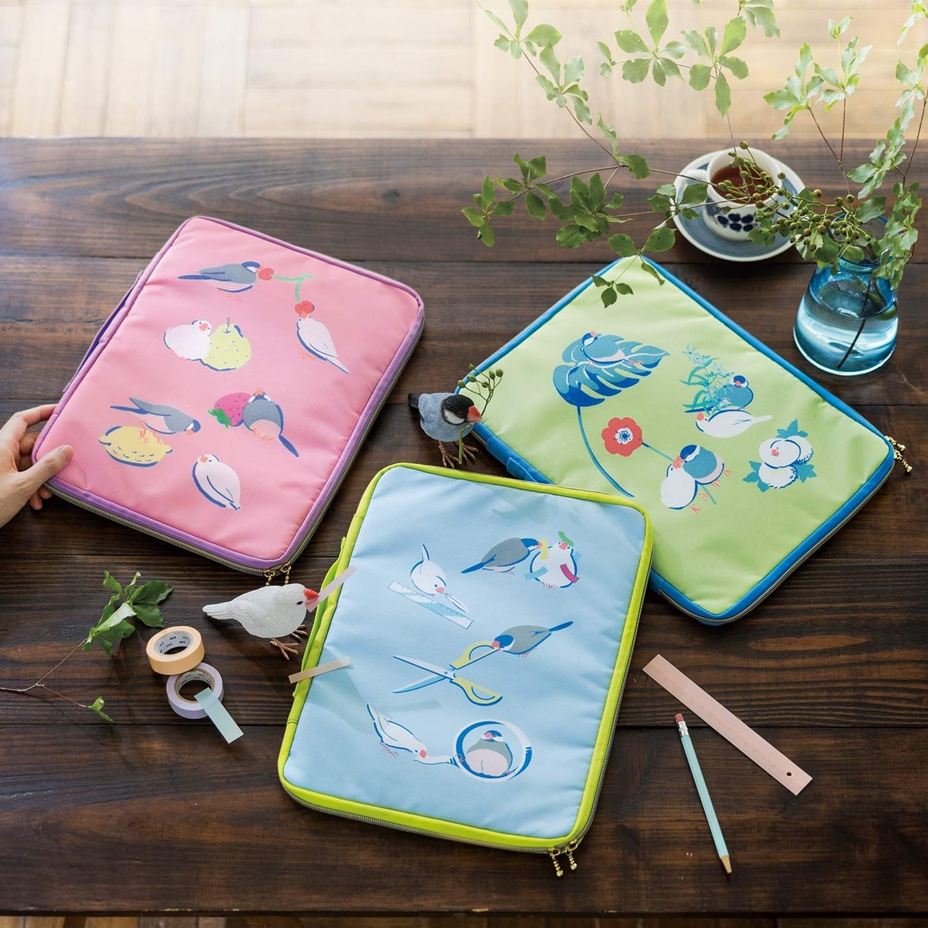 10月24日は 文鳥の日 文鳥の愛らしいしぐさでいっぱいの すっきり持ち運び いたずら文鳥 たちのa4ファイルポーチ がフェリシモ 小鳥部 から登場 株式会社フェリシモのプレスリリース 10月24日は 文鳥の日 文鳥の愛らしいしぐさでいっぱいの すっきり持ち運び いたずら文鳥 たちのa4ファイルポーチ がフェリシモ 小鳥部 から登場 株式会社フェリシモのプレスリリース