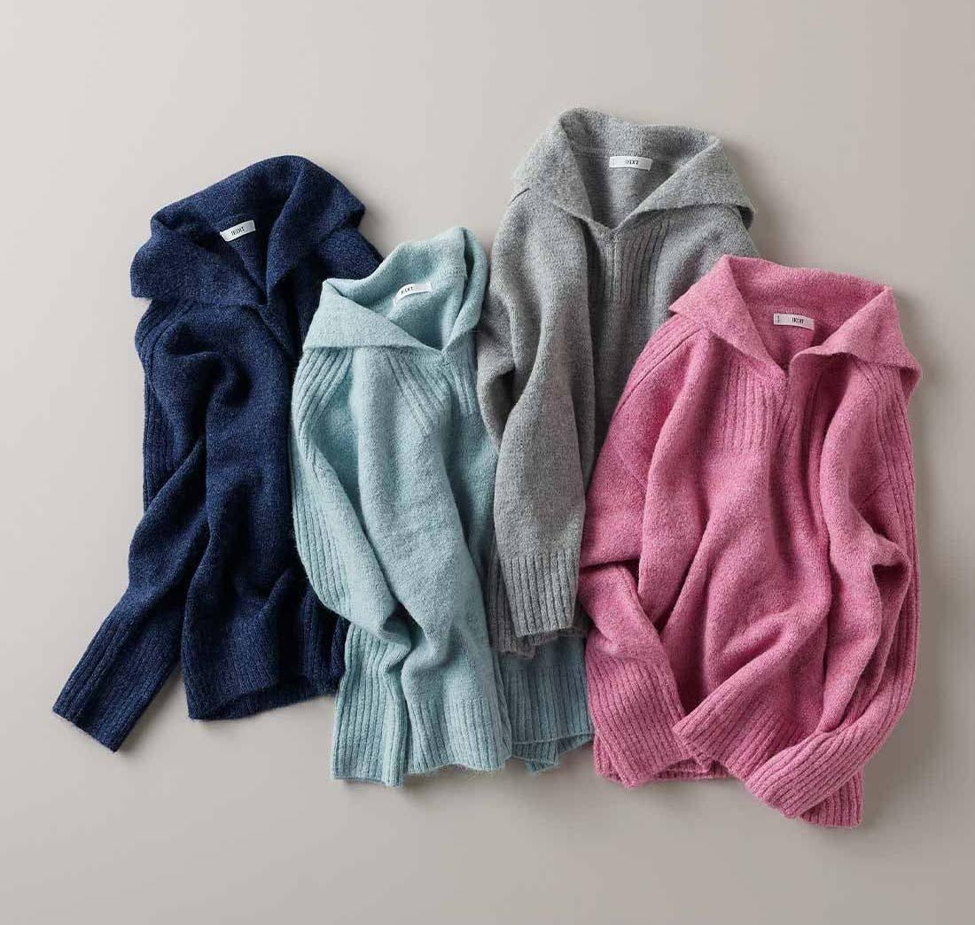 左から、〈ネイビー〉、〈ブルー〉、〈グレー〉、〈ピンク〉