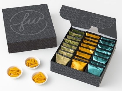 〈トリュフソルト味〉〈ブラックペッパー味〉〈スモークソルト味〉の3種のフレーバーが、都度風味豊かに味わえる便利な小袋入りで各9袋、合計27袋入りです（画像はイメージです）