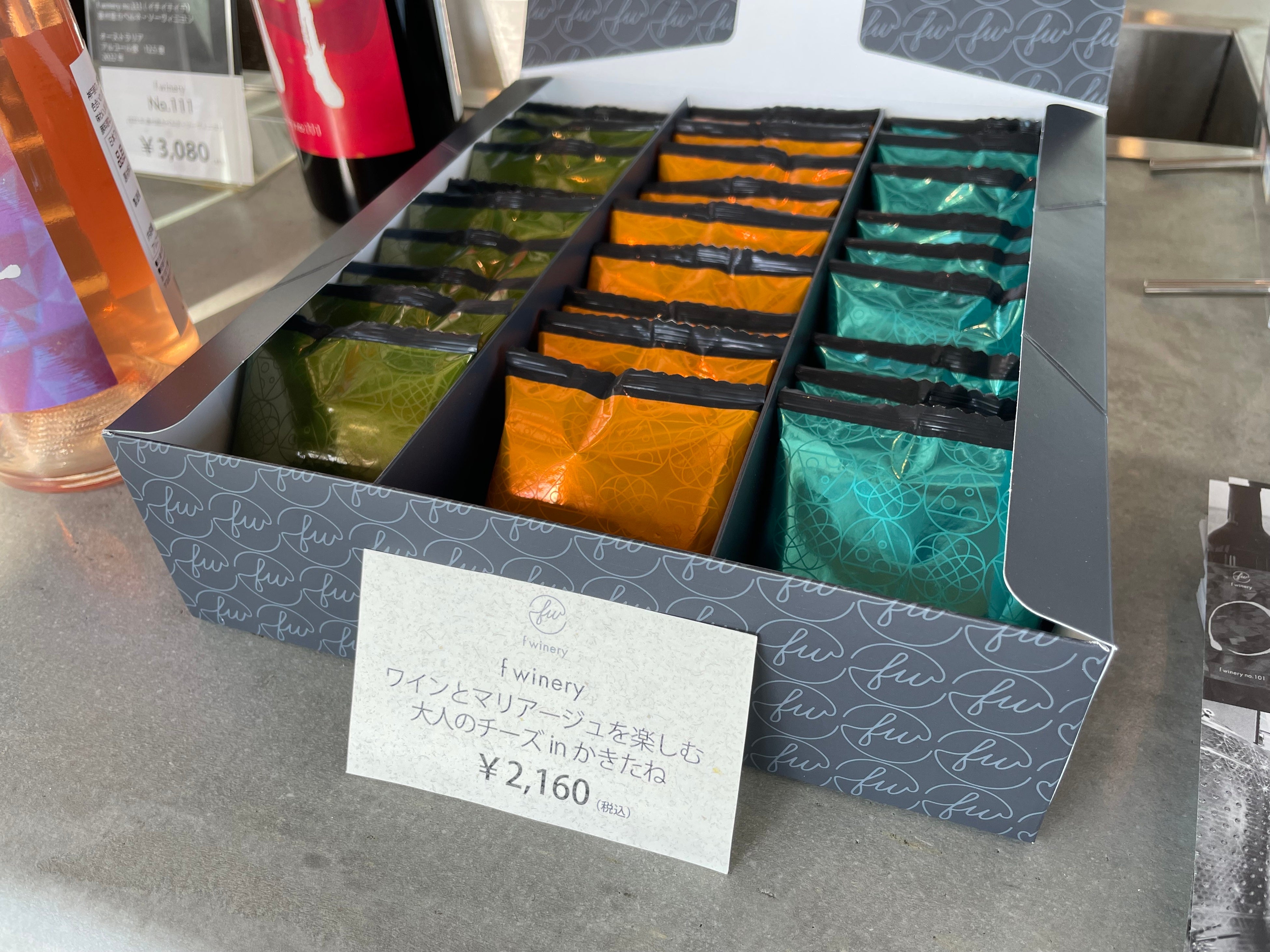 f winery内スタンドエリアでの販売風景