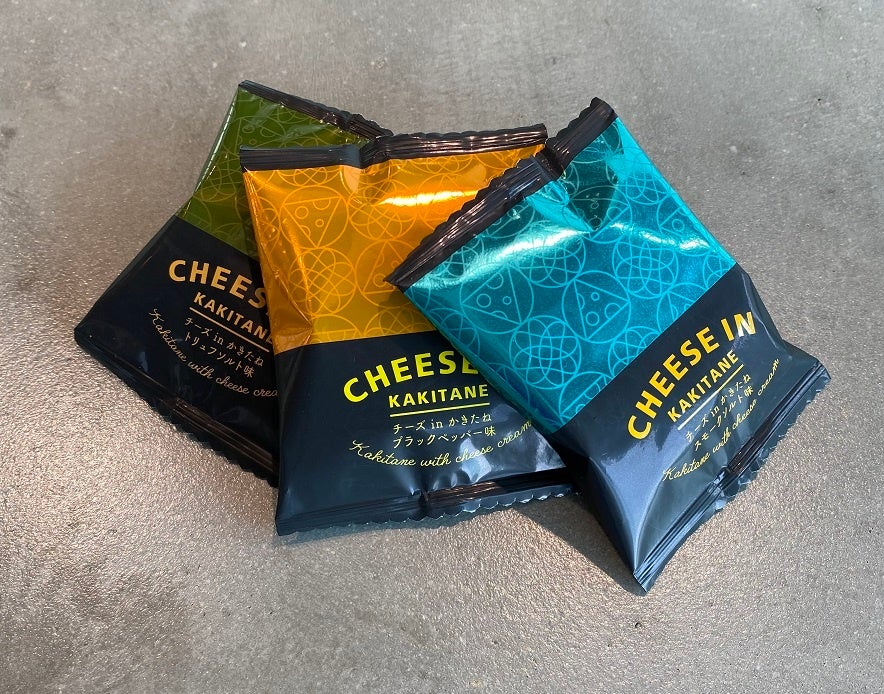 画像左から、〈トリュフソルト味〉〈ブラックペッパー味〉〈スモークソルト味〉