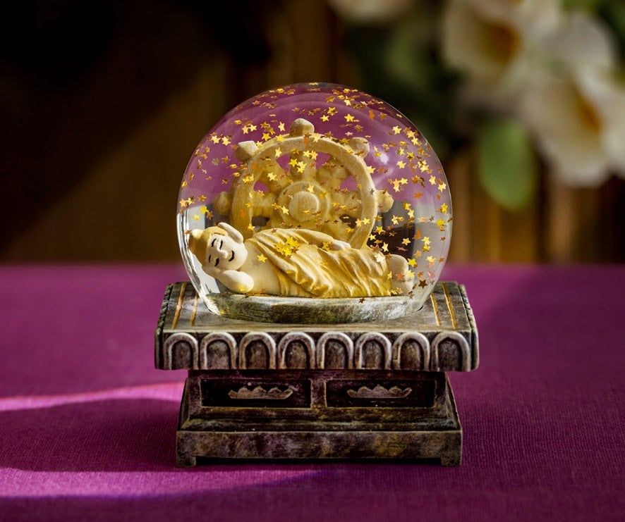 シリーズ新作「きらめく輝きで見守る守り本尊スノードーム卯」と「しゃ