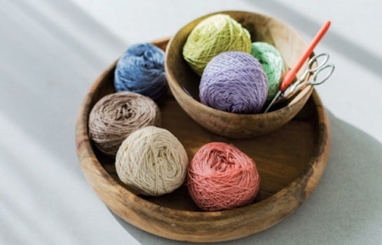 編むのも楽しくなる色合い、手作りで楽しく、ちょっとエコな暮らし