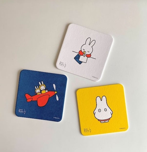 プレゼントのコースターのデザインは3種類　※いずれか１枚がもらえます