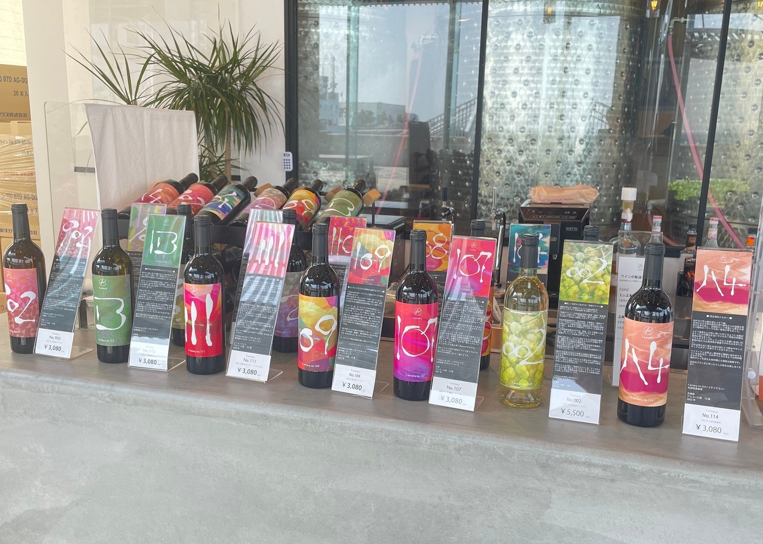 f winery内スタンドエリアでの販売風景