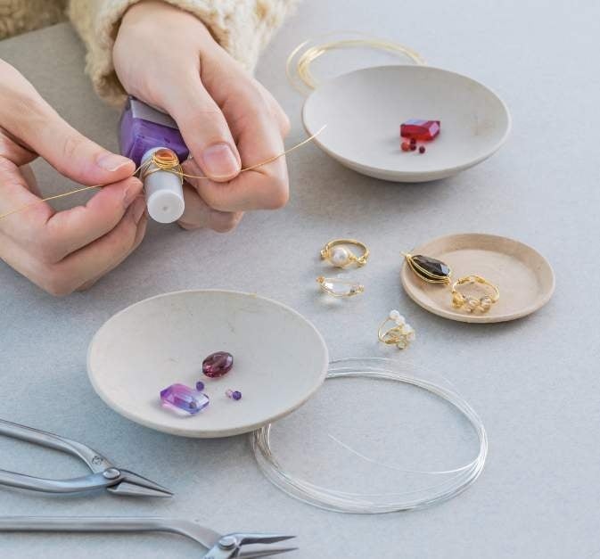 イヤカフ、リング、ペンダントトップの3アイテムを作ることが