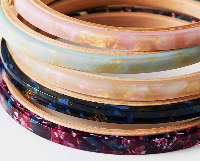 下から、ベリーミックス、ロイヤルブルー、ホワイトパール、シェルミント、シェルピンクの5色あります