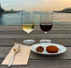 季節のチョコレートとワインのみ比べのセット（イメージ）