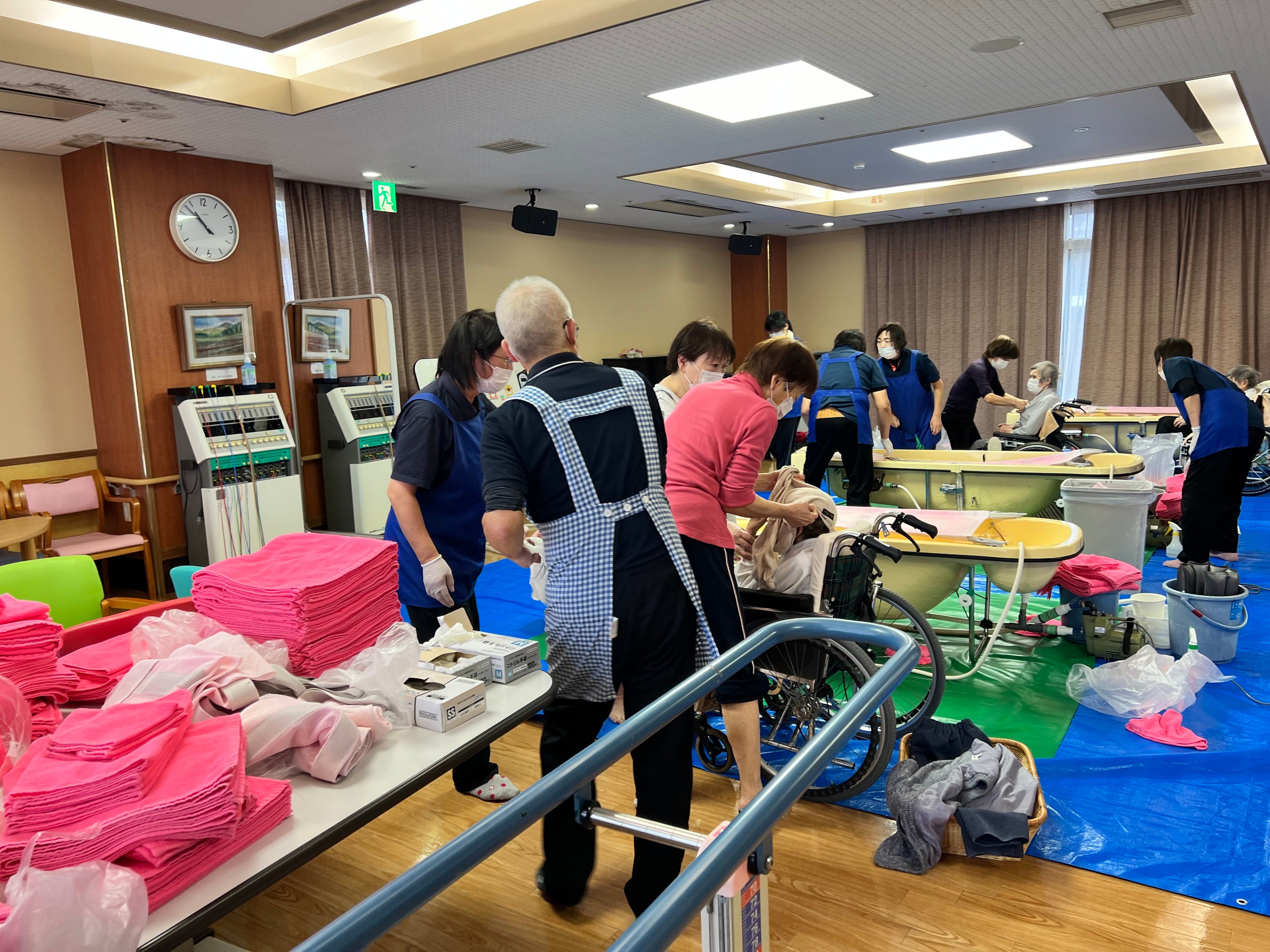 訪問入浴活動の支援の様子