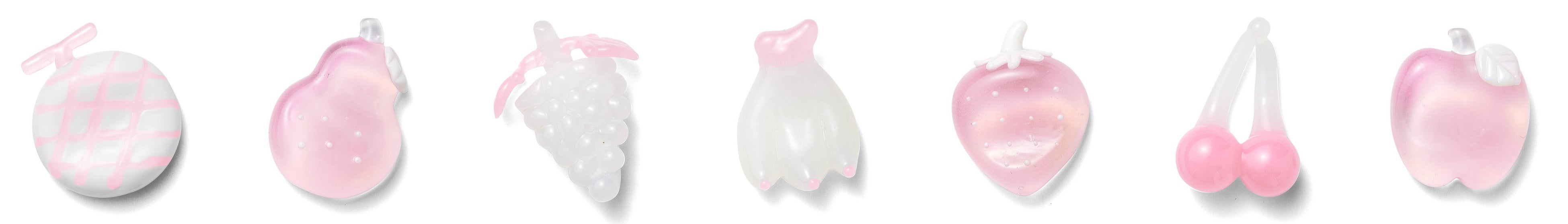 左からメロン、洋なし、ぶどう、バナナ、いちご、さくらんぼ、りんご　のフルーツ全７種