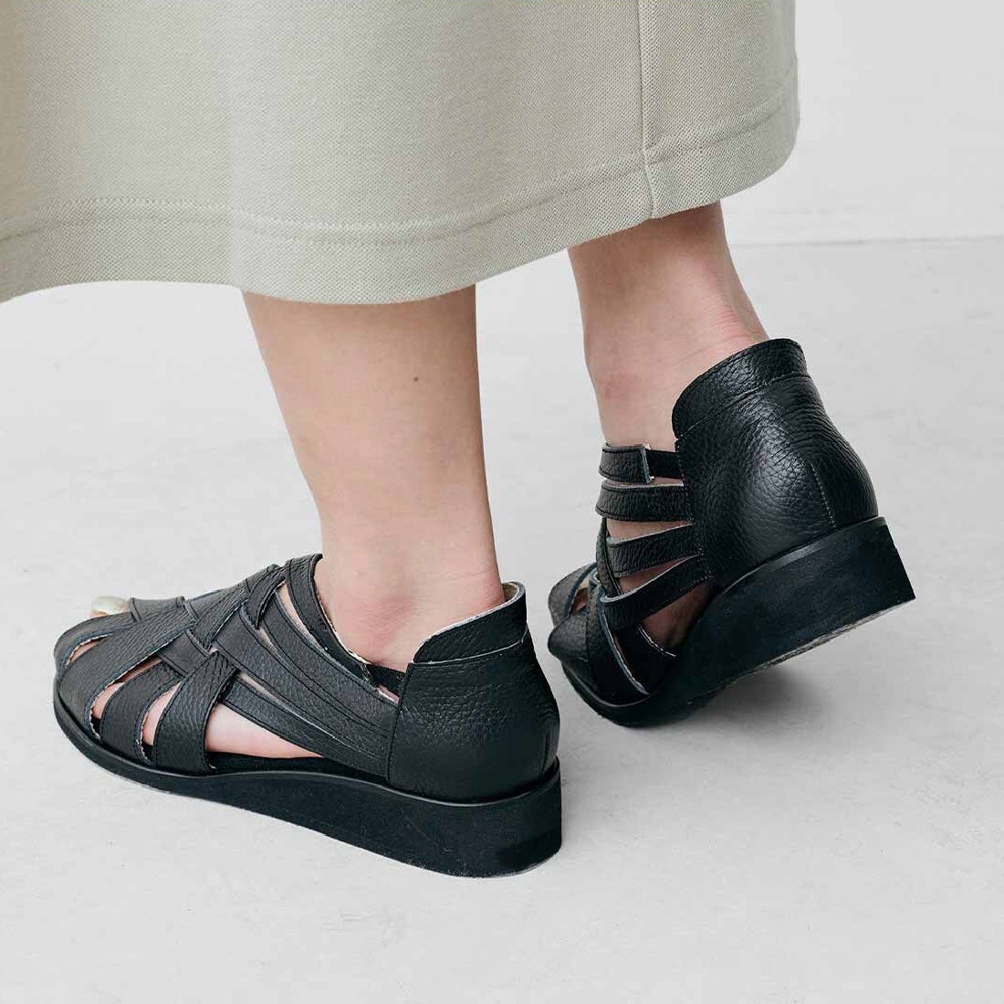 ヒール約３cm、インソール部分は抗菌防臭、消臭加工付き