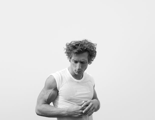 Jeremy Allen White makes his debut in Calvin Klein’s 2024 spring campaign Jeremy Allen White makes his debut in Calvin Klein’s 2024 spring campaign