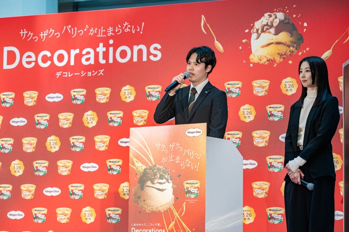 フワちゃんがデコレーションズ公式宣伝隊長に!新商品試食&体験会開催 フワちゃんがデコレーションズ公式宣伝隊長に!新商品試食&体験会開催