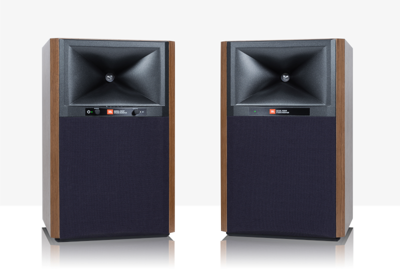 伝統のJBLスタジオモニターに最先端エレクトロニクスを搭載パワード