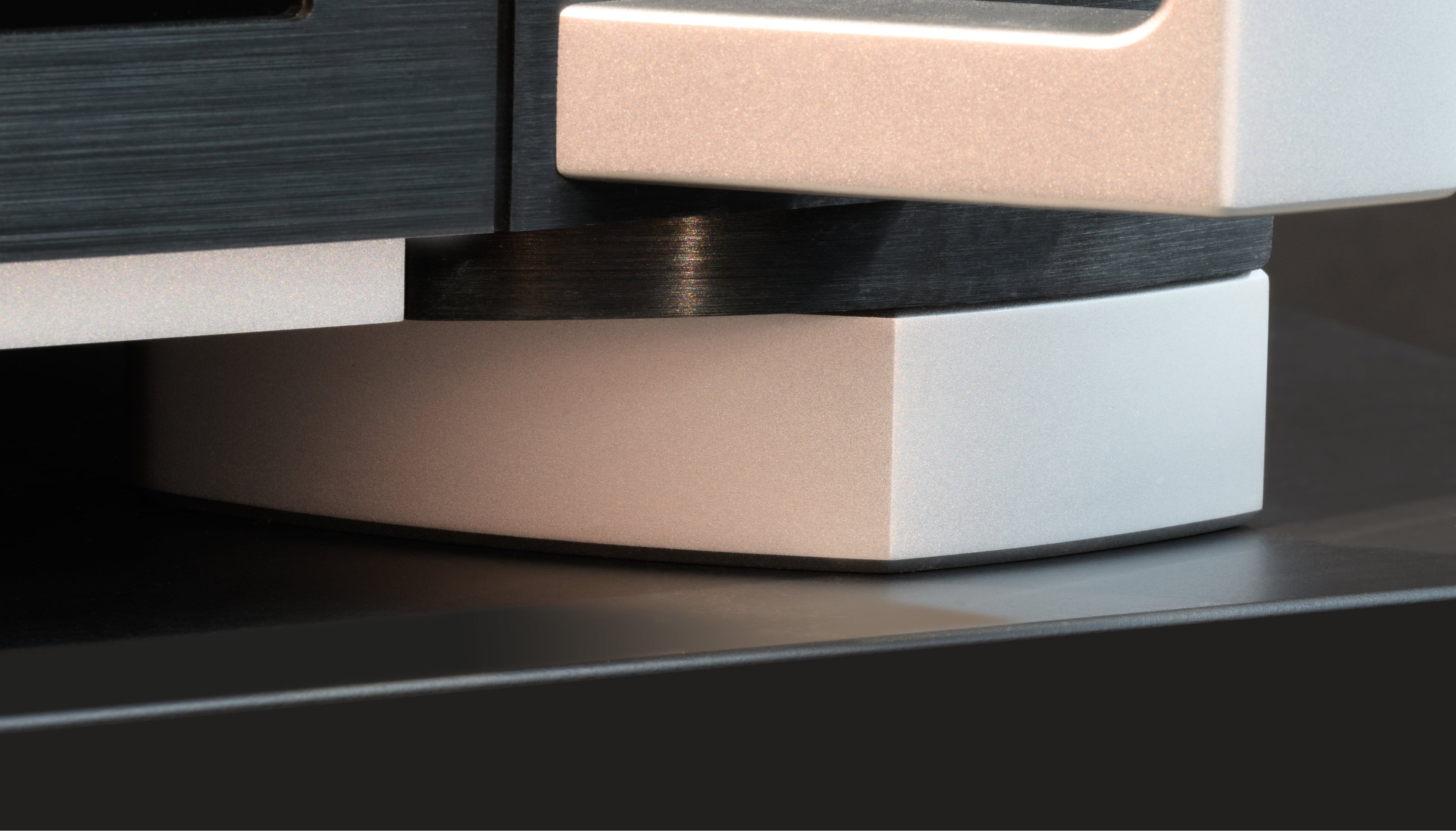 Mark Levinson 50周年記念の世界100ペア限定モデル 豪華な