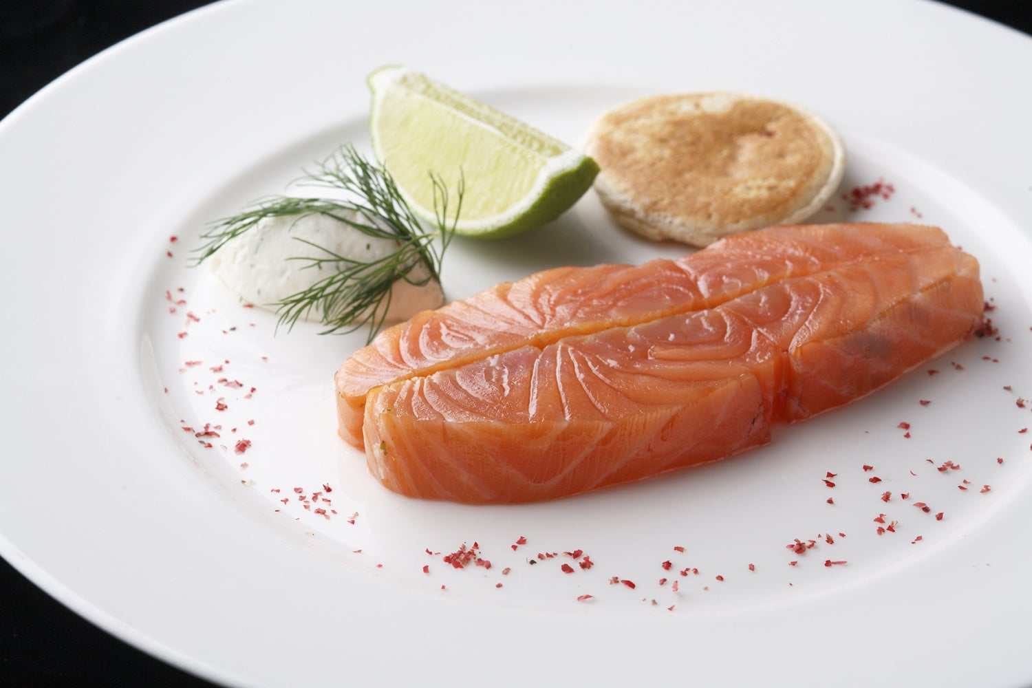 温かい自家製スモークサーモン