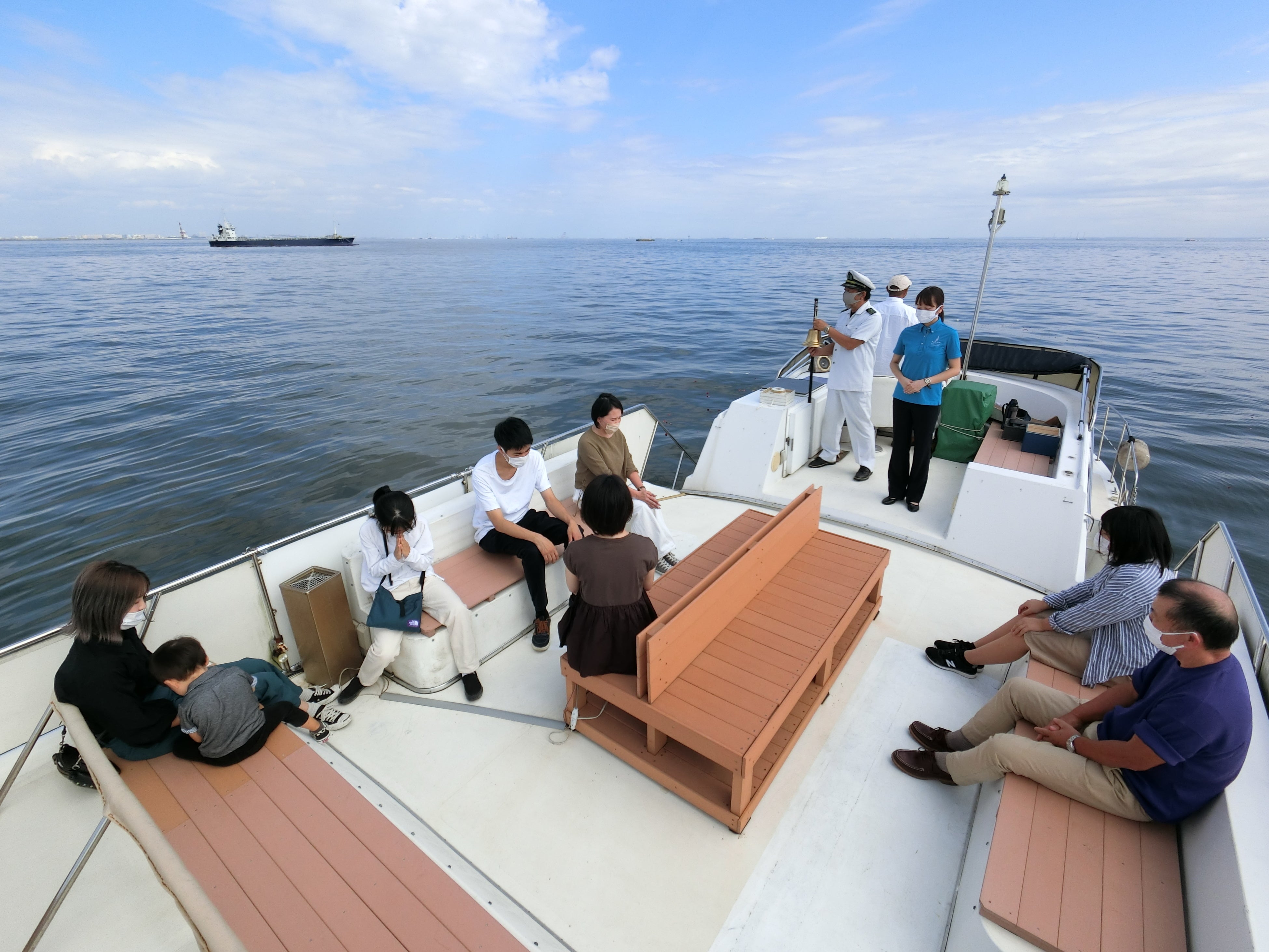 複数のご家族が乗合で参加する合同乗船散骨