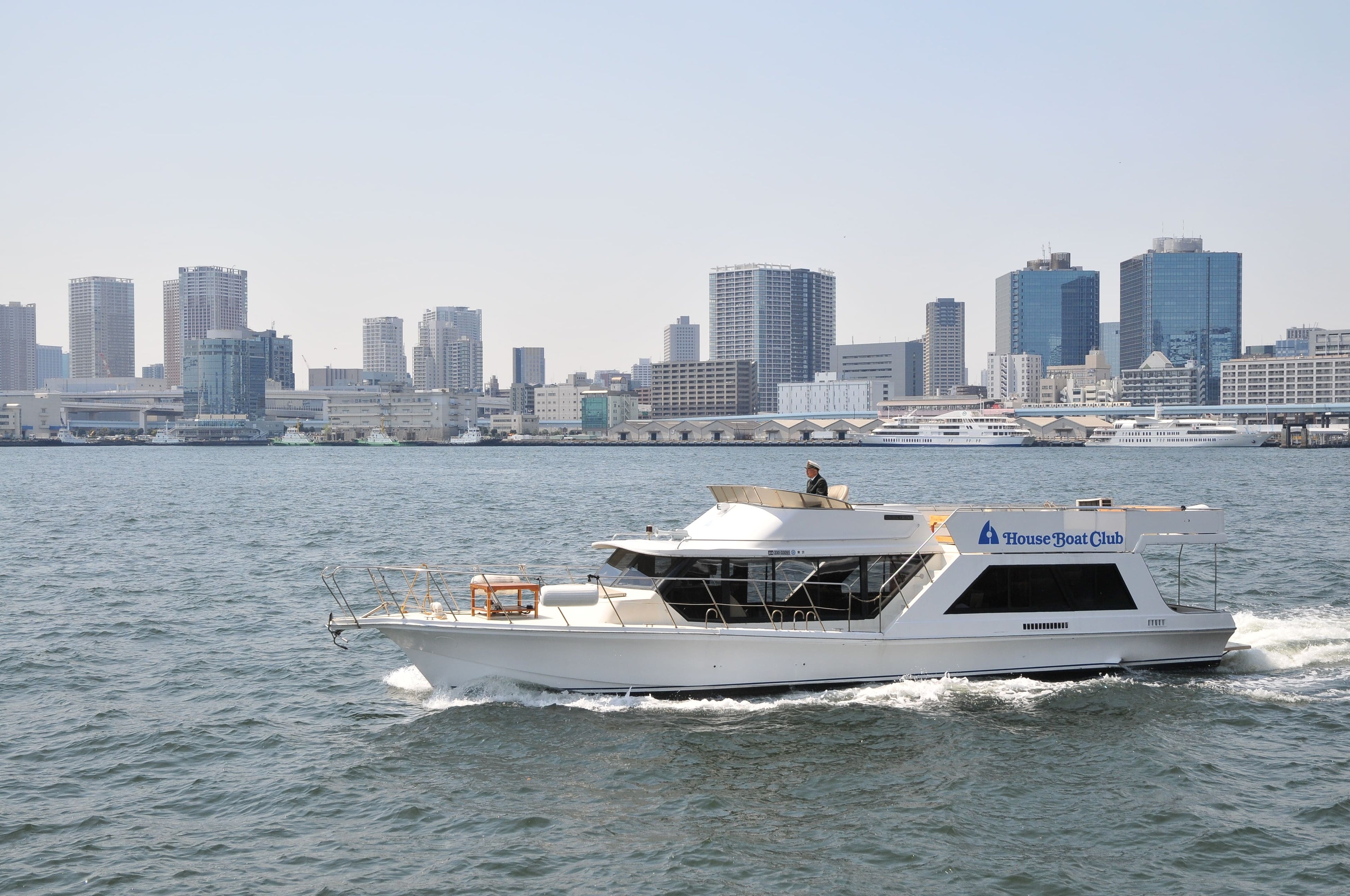 法定定員40名の客船で出航