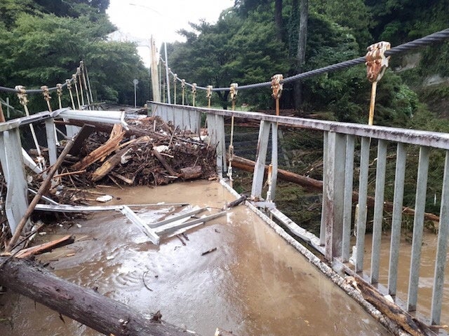 被災した養老渓谷の橋