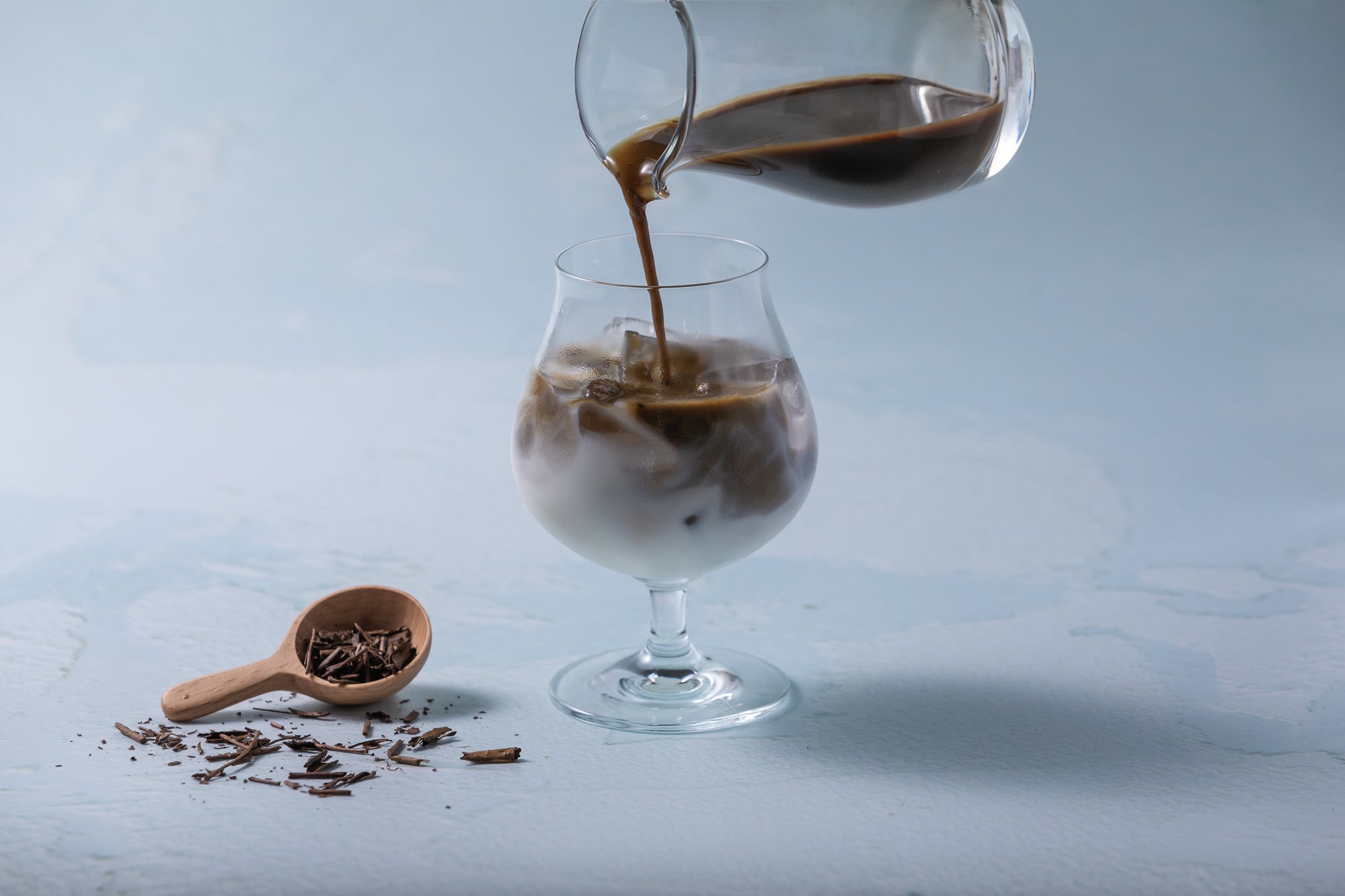 ウエルカムドリンク「ほうじ茶ラテ」の香ばしいお茶の薫りから始まるアフタヌーンティー