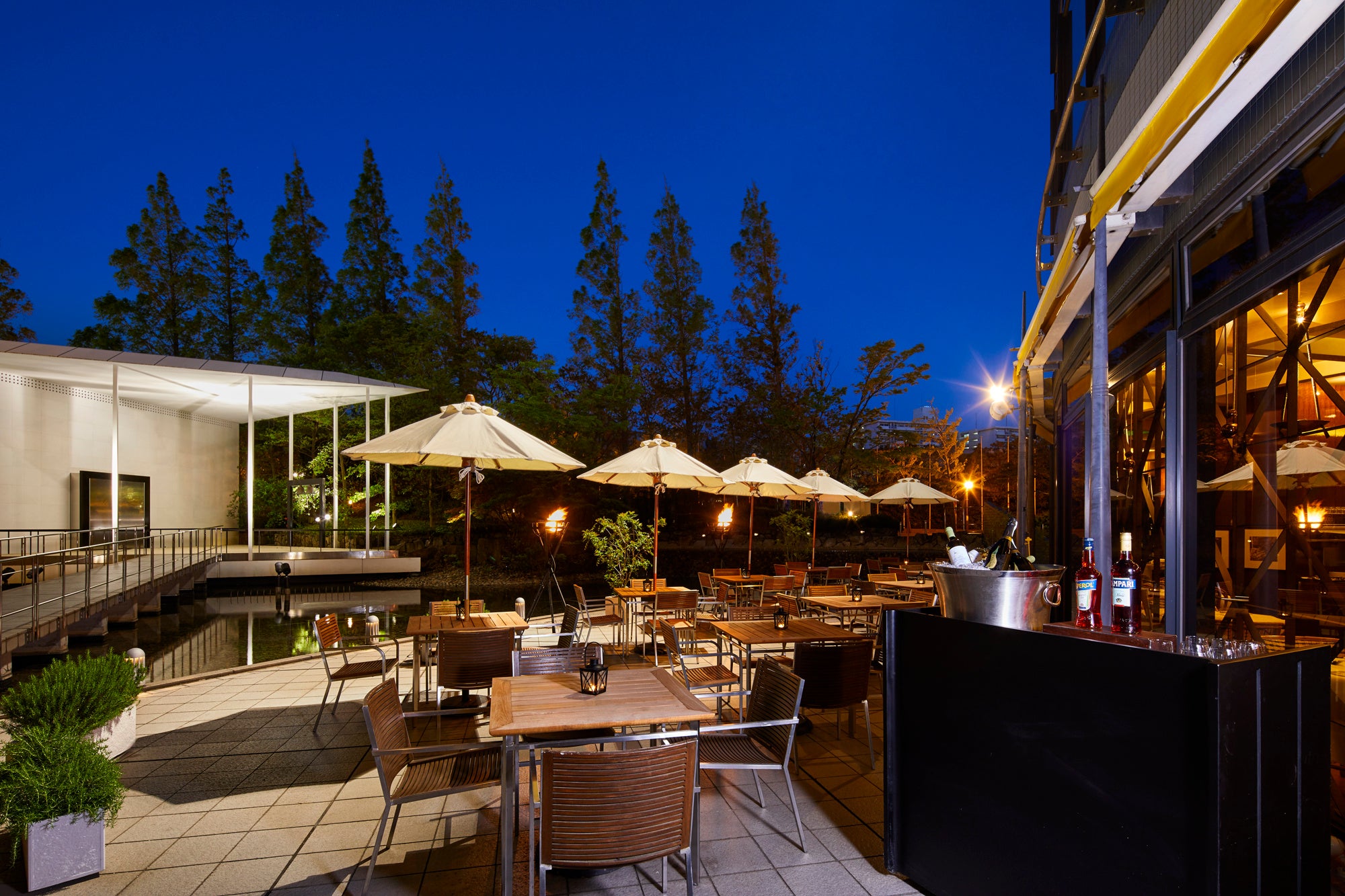 イタリア料理「バジリコ」前に位置する、イタリアンテラス