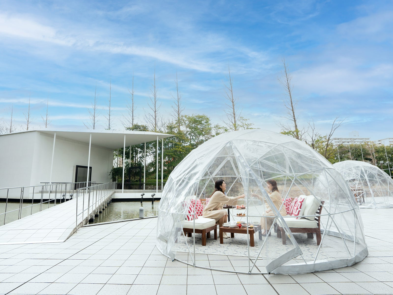 屋外プライベート空間でリゾートアフタヌーンティーを