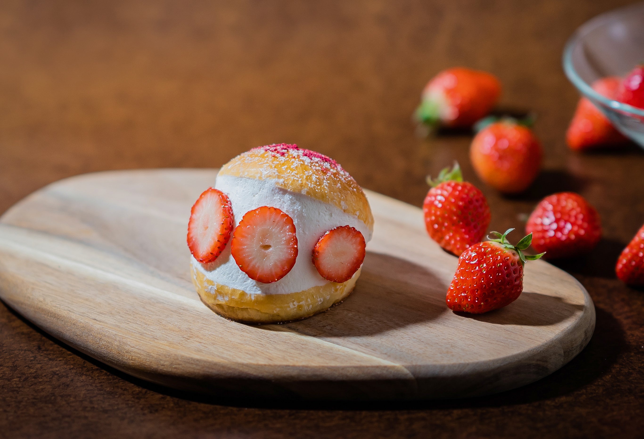 フレッシュ苺とクリームの程よい軽さが楽しめる「ストロベリーマリトッツォ」