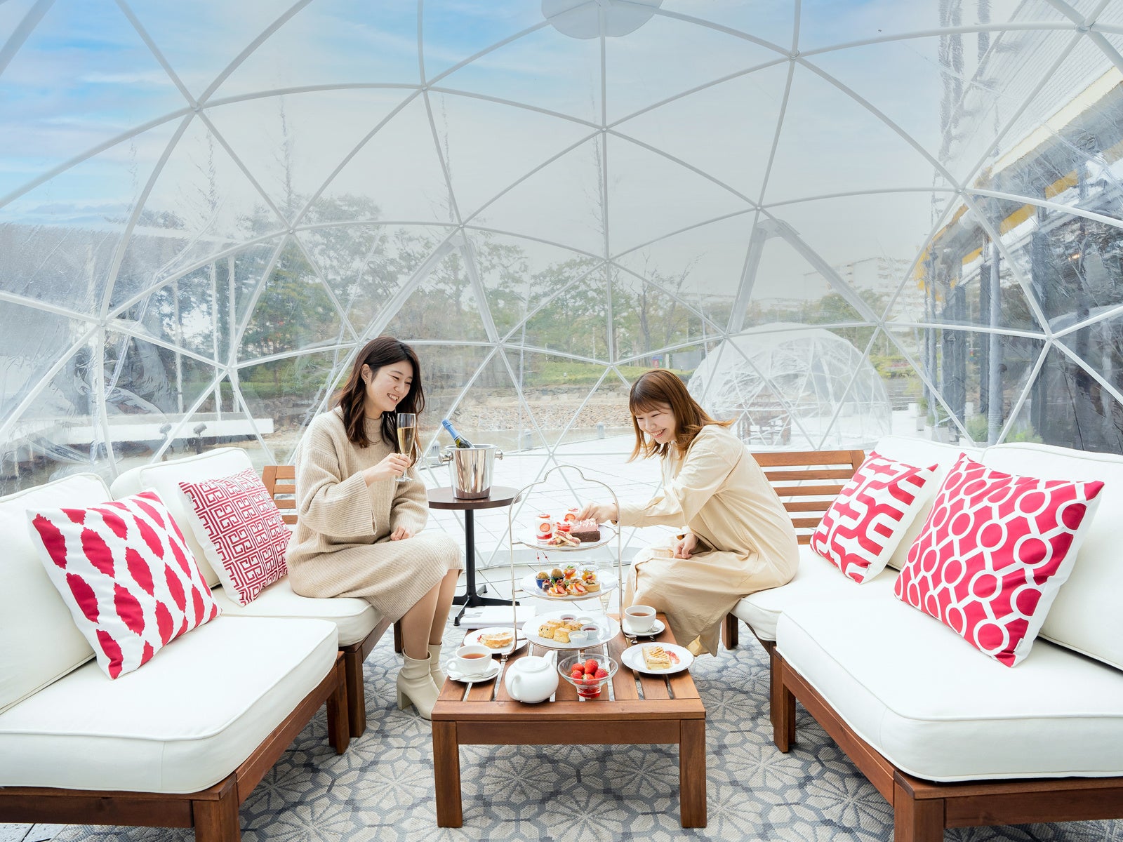 ウォーターガーデンに囲まれたプライベート空間「イグルー」にて貸し切りアフタヌーンティータイムを