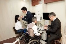 移動式店舗による視力測定のイメージ