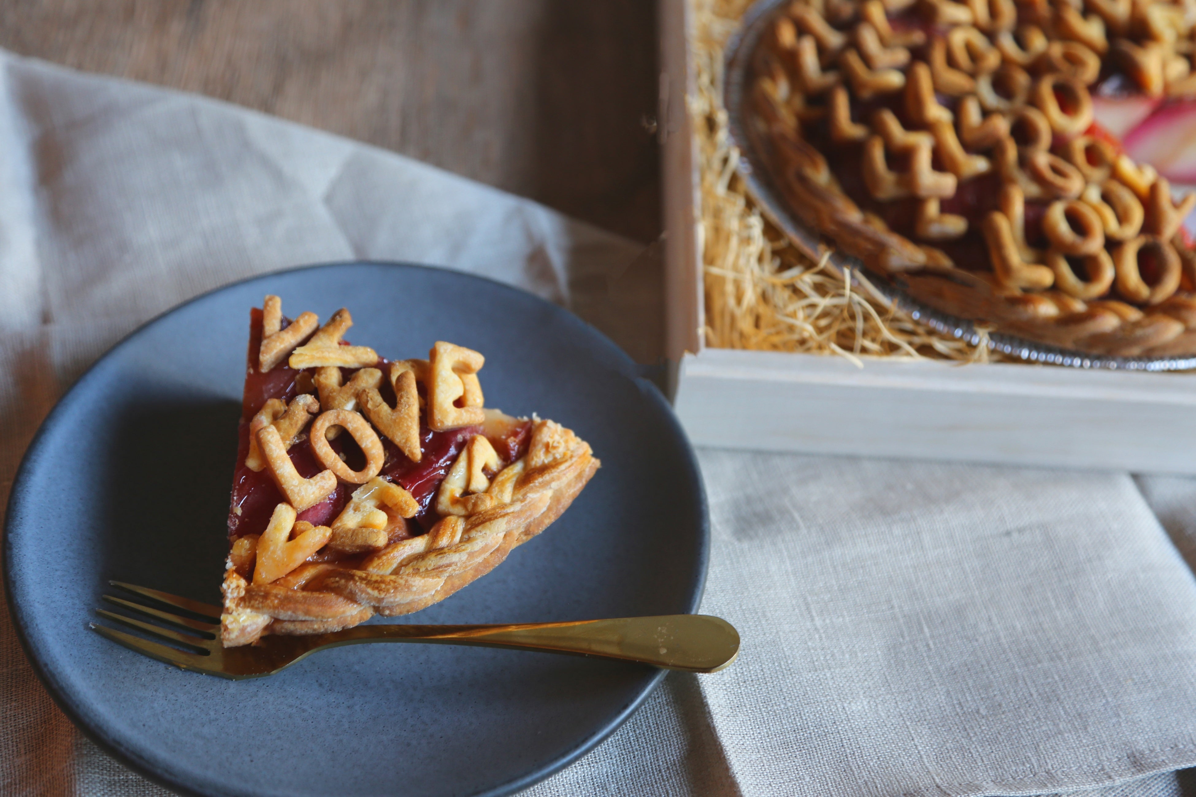 溢れる想いが一目瞭然 で抜群のインパクト Pie Holic から Loveがぎっしり詰まった バレンタイン アップルパイ 登場 T Gのプレスリリース