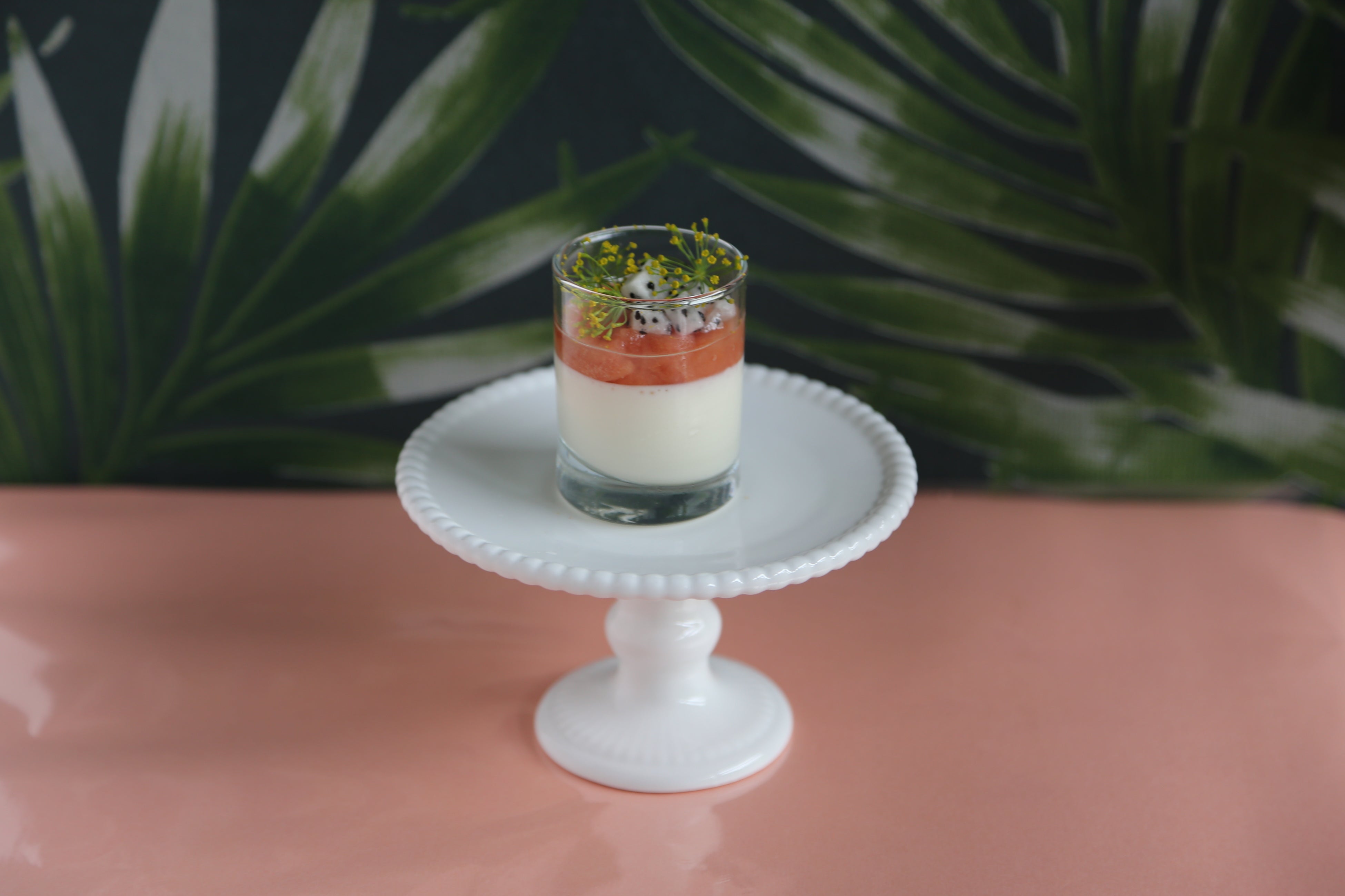 グアバゼリーとドラゴンフルーツのパンナコッタ