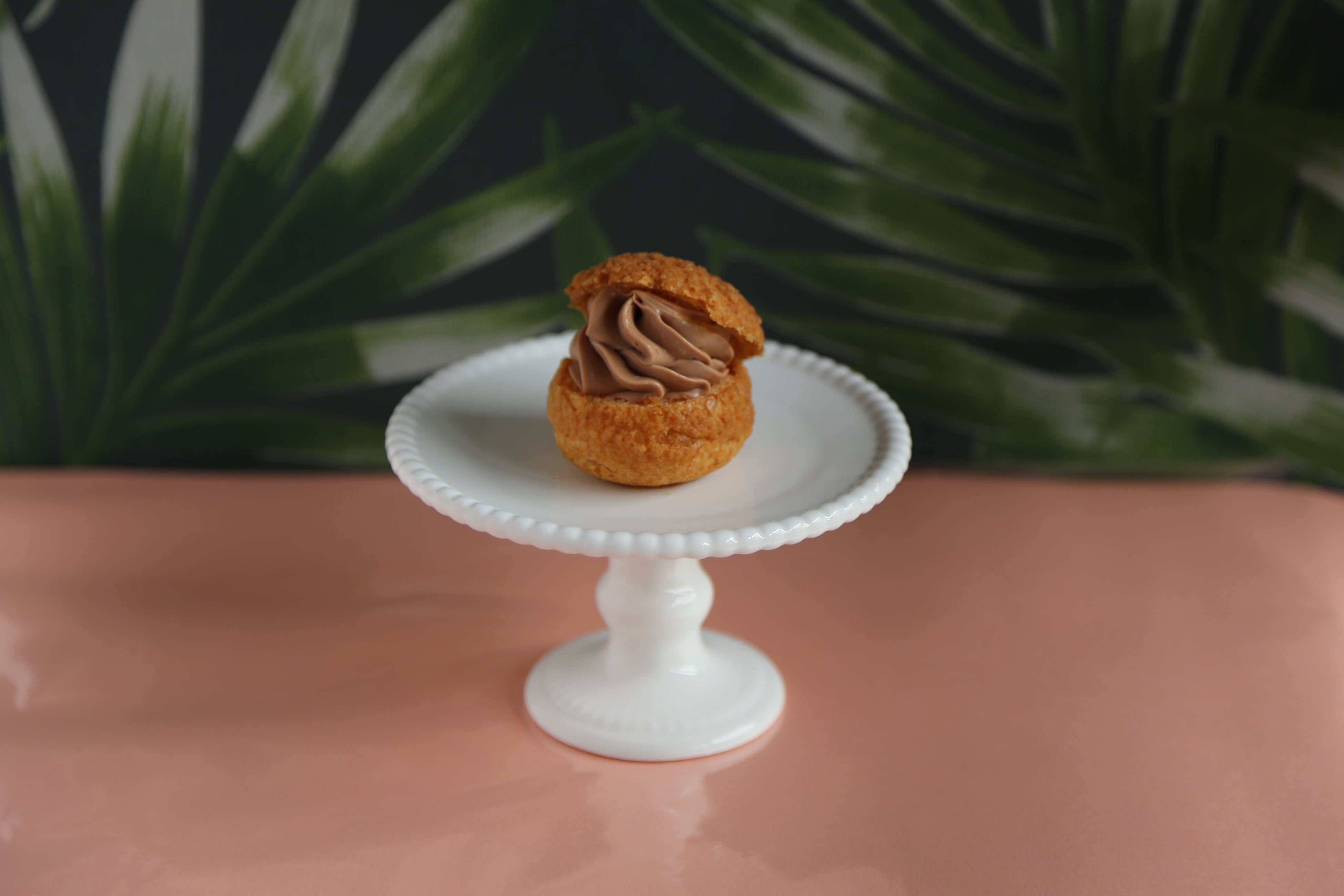 パッションフルーツとミルクチョコレートのシュークリーム