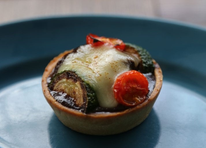 牛肉の赤ワイン煮込みパイ