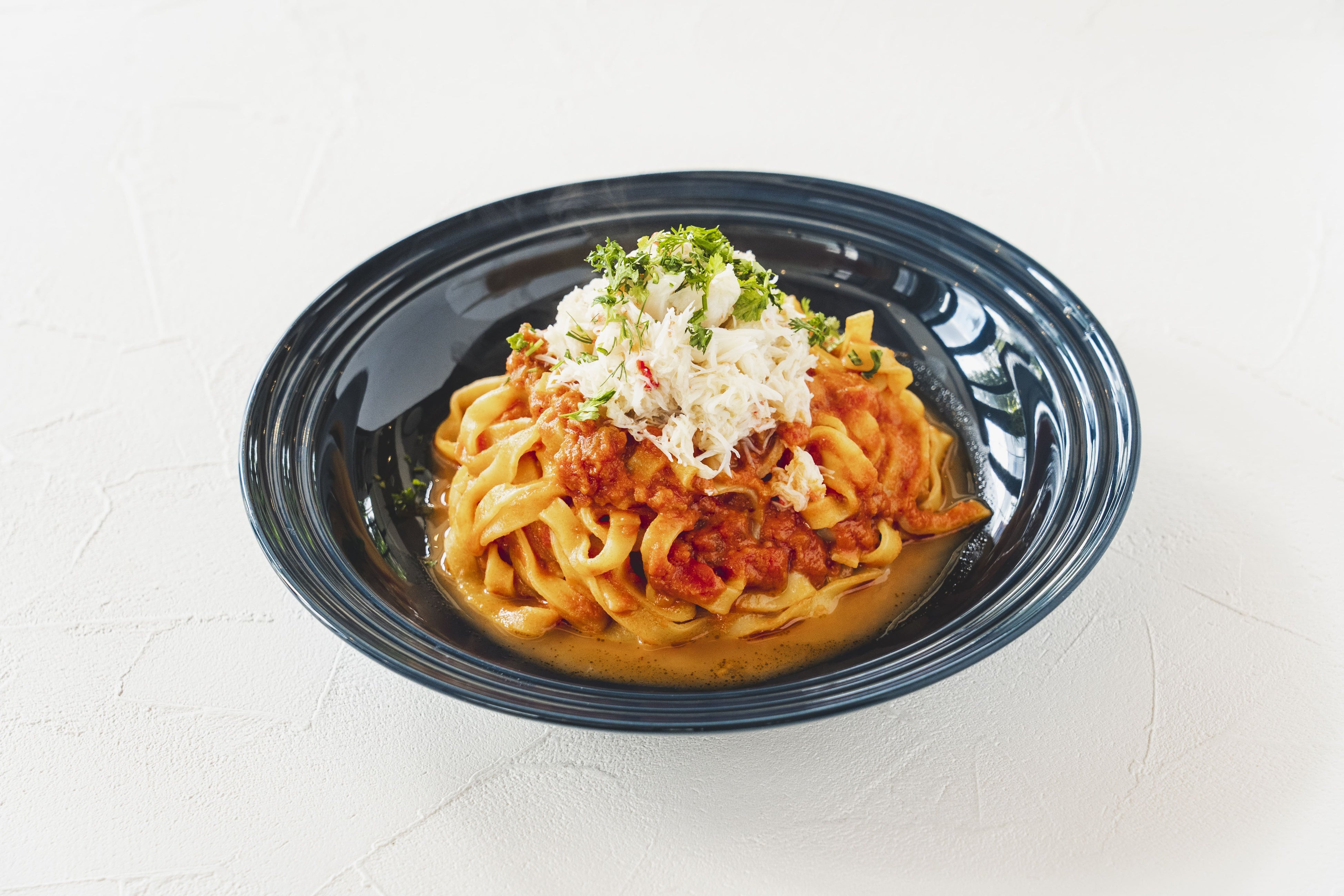 ズワイガニのトマトクリームパスタ