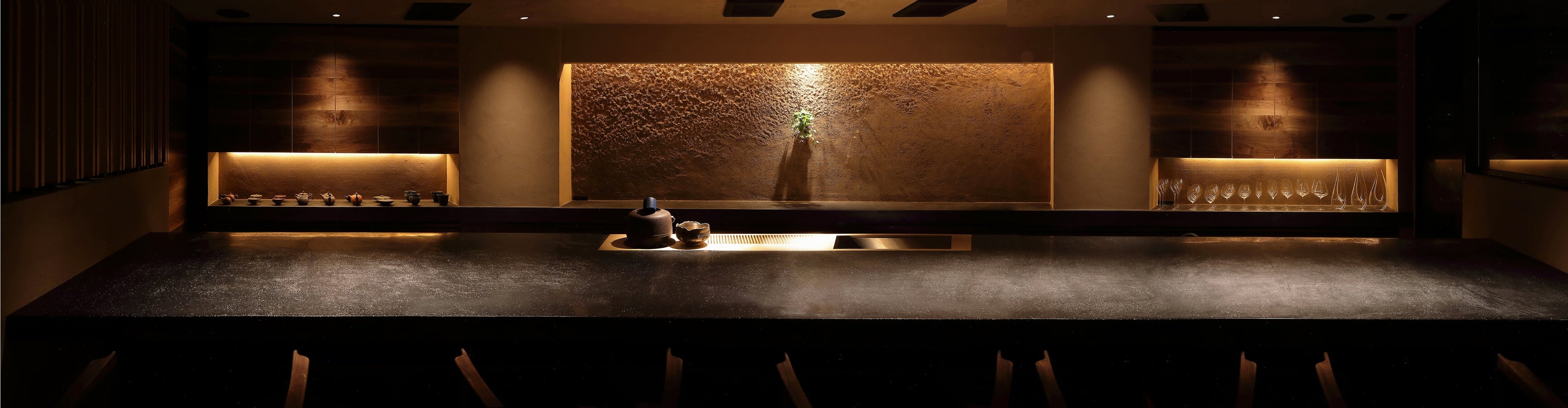 「酒蕎茶果　泥と蓮」内観