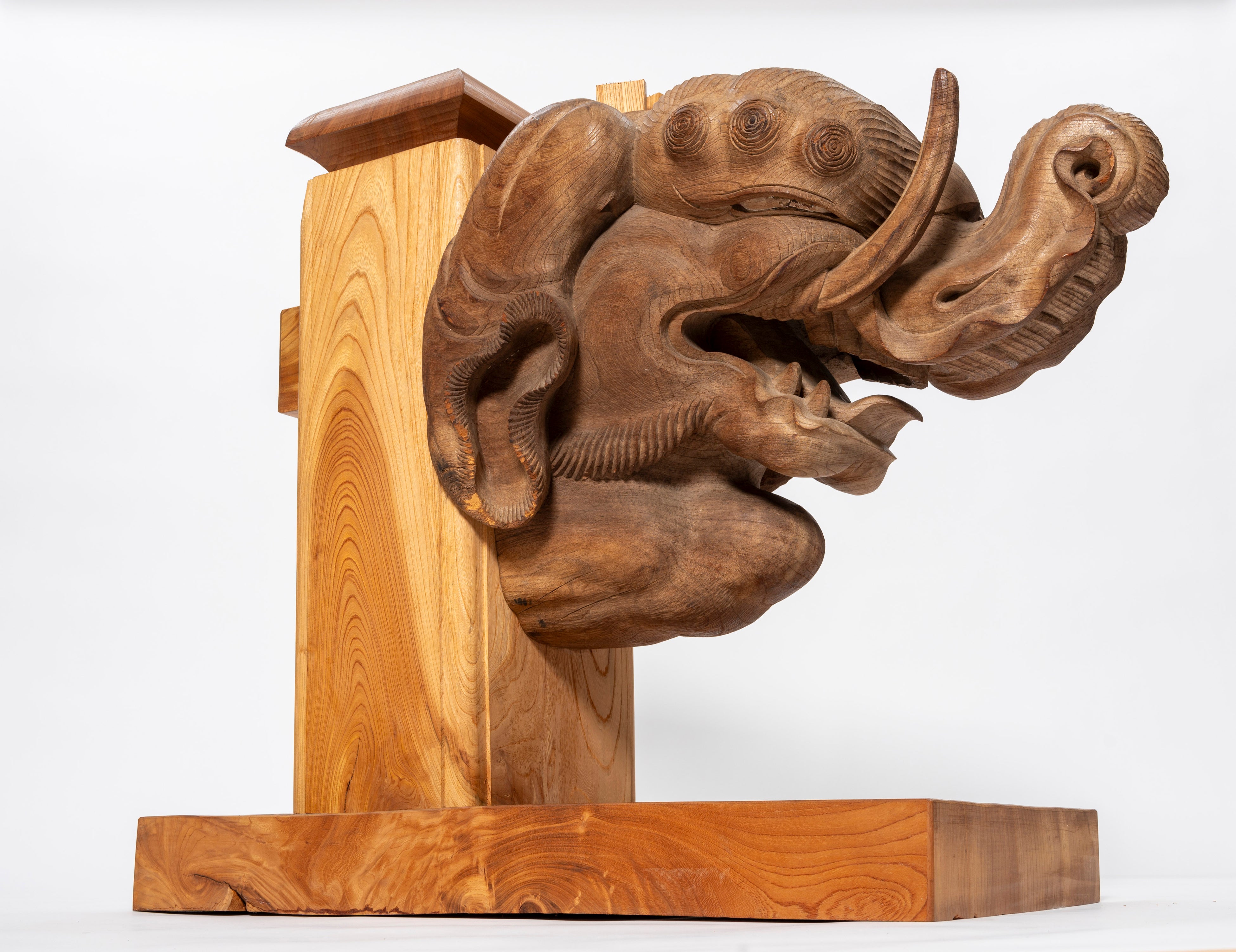 木鼻（井波西別院旧本堂）