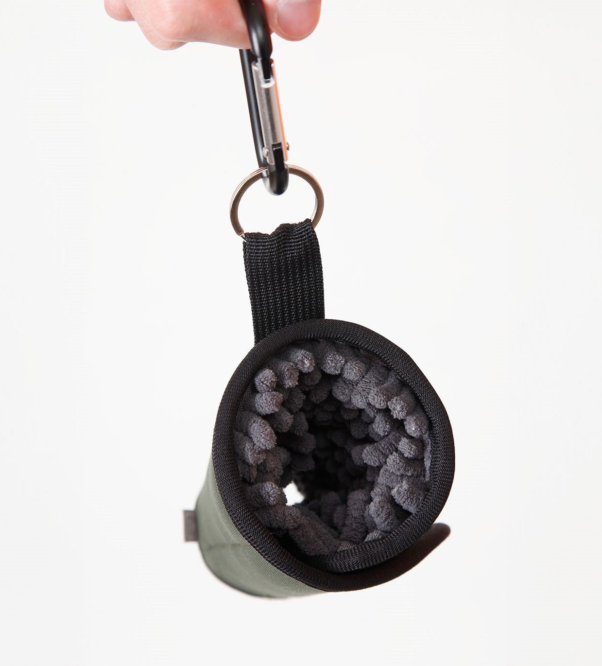 主婦発明家が傘を入れるだけでしずくを吸い取る傘ホルダー「Kassup