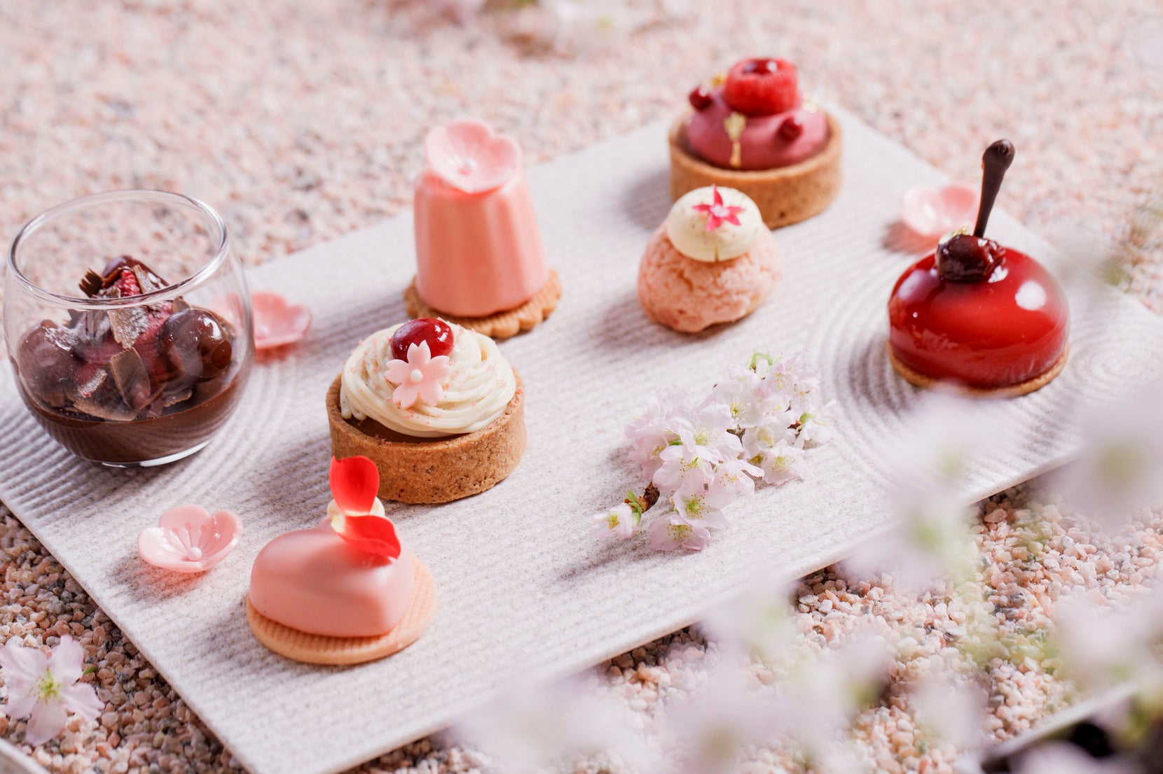 ピーク ラウンジ「シグネチャー チェリーブロッサム アフタヌーンティー」