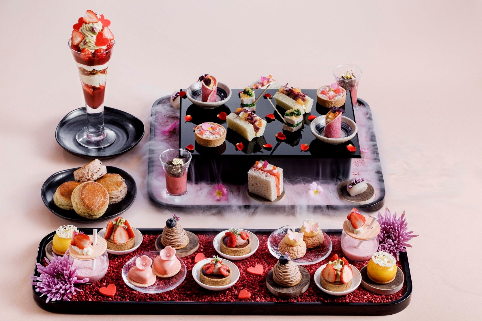 ピーク ラウンジ「シグネチャー バレンタイン＆ホワイトデー アフタヌーンティー」