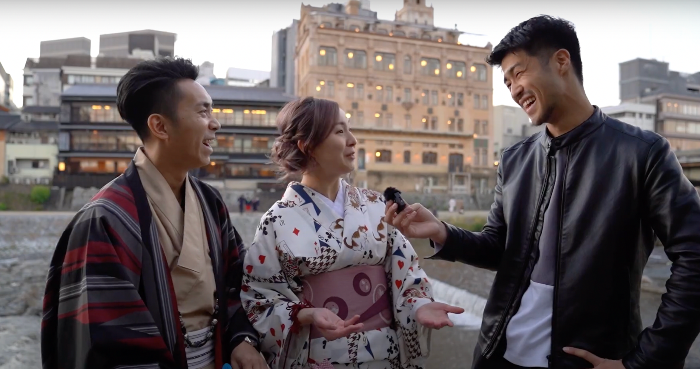 訪日客へのインタビューコンテンツ。「全ての訪日外国人観光客に見られるSNS」を目指します。