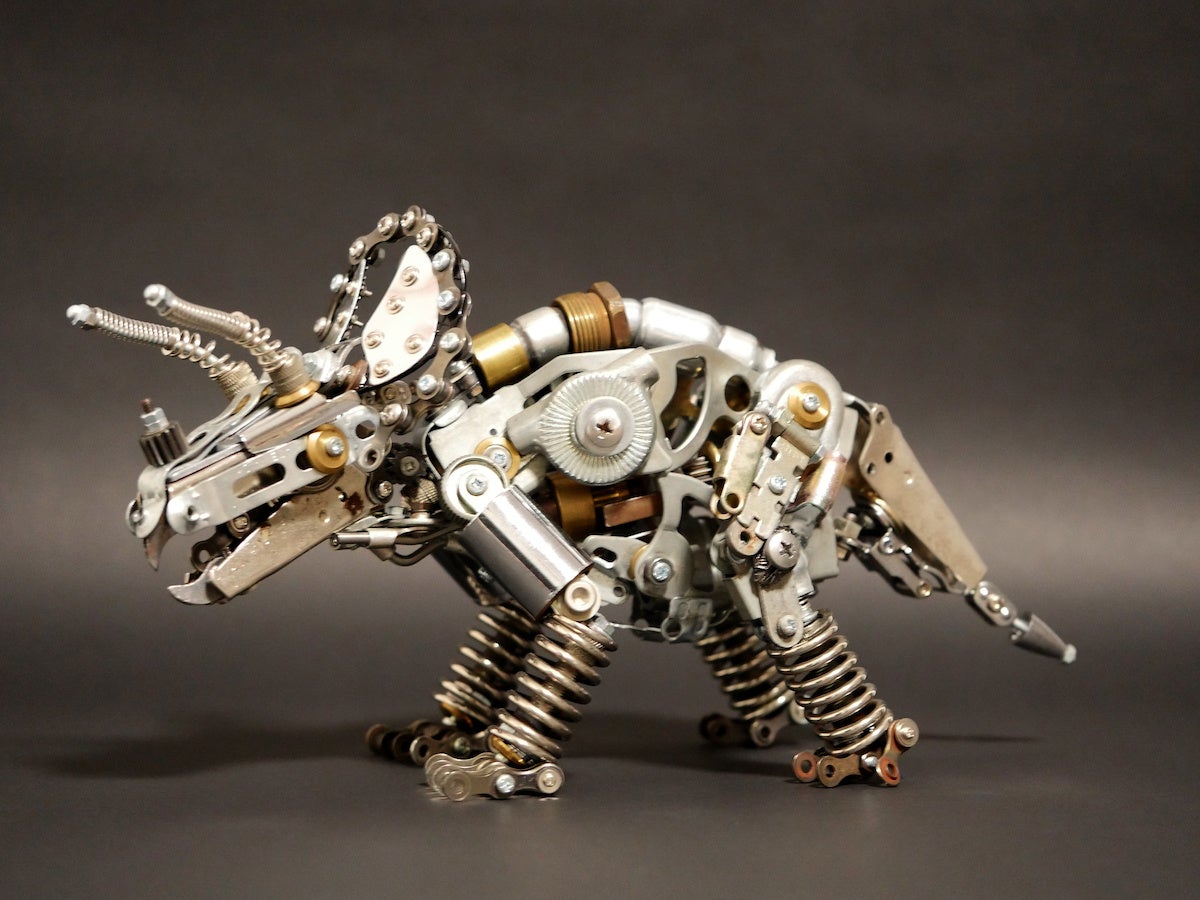 金属のアート作品展「関メタルアート展2023」の開催にあたり、展示作品