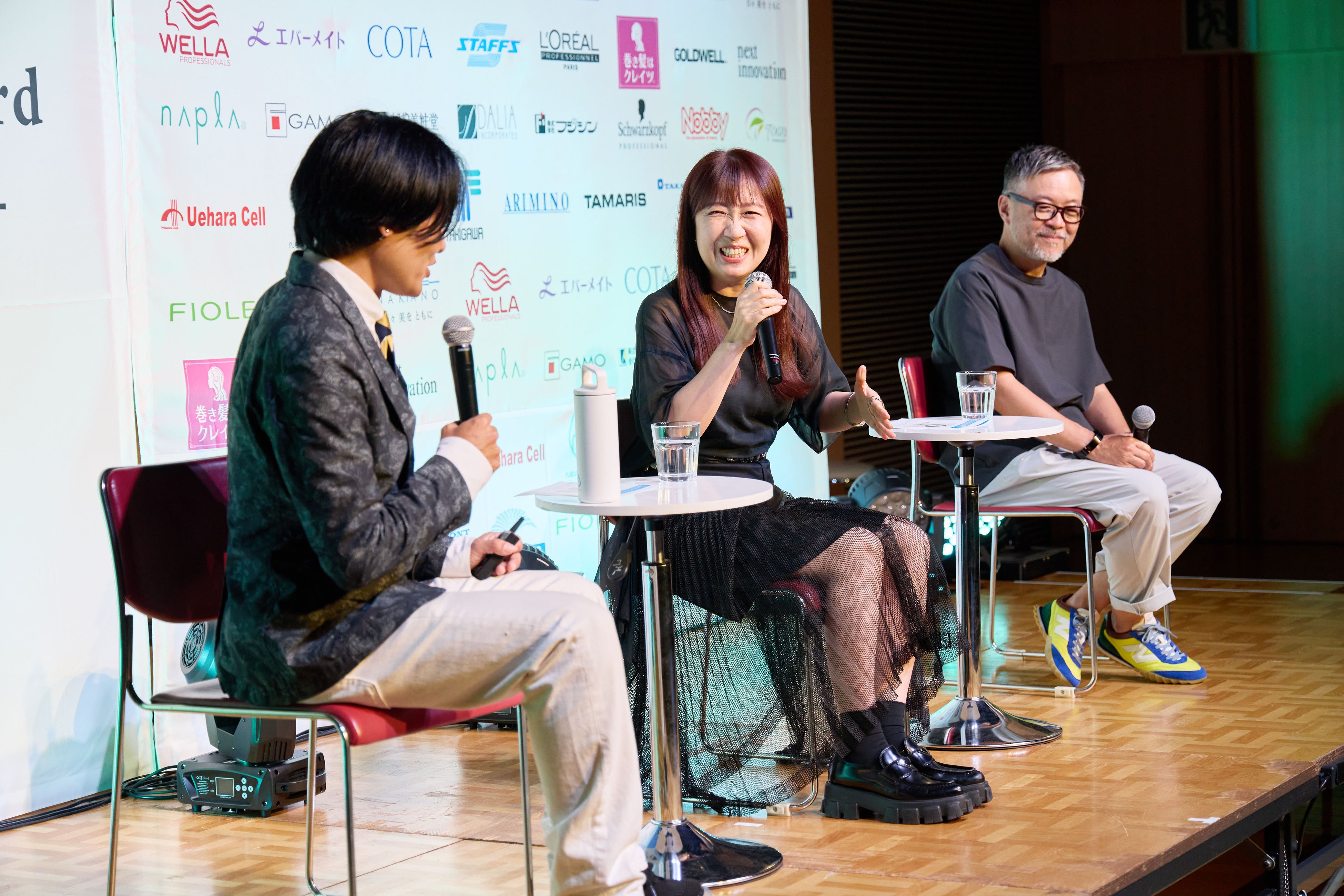 (左より)石田吉信委員長(全国美容週間 SDGs 委員会)、NPO法人ジャーダック表理事の辺貴一 さん、資生堂 トップヘアメイキャップアーティストの神宮司芳子さん