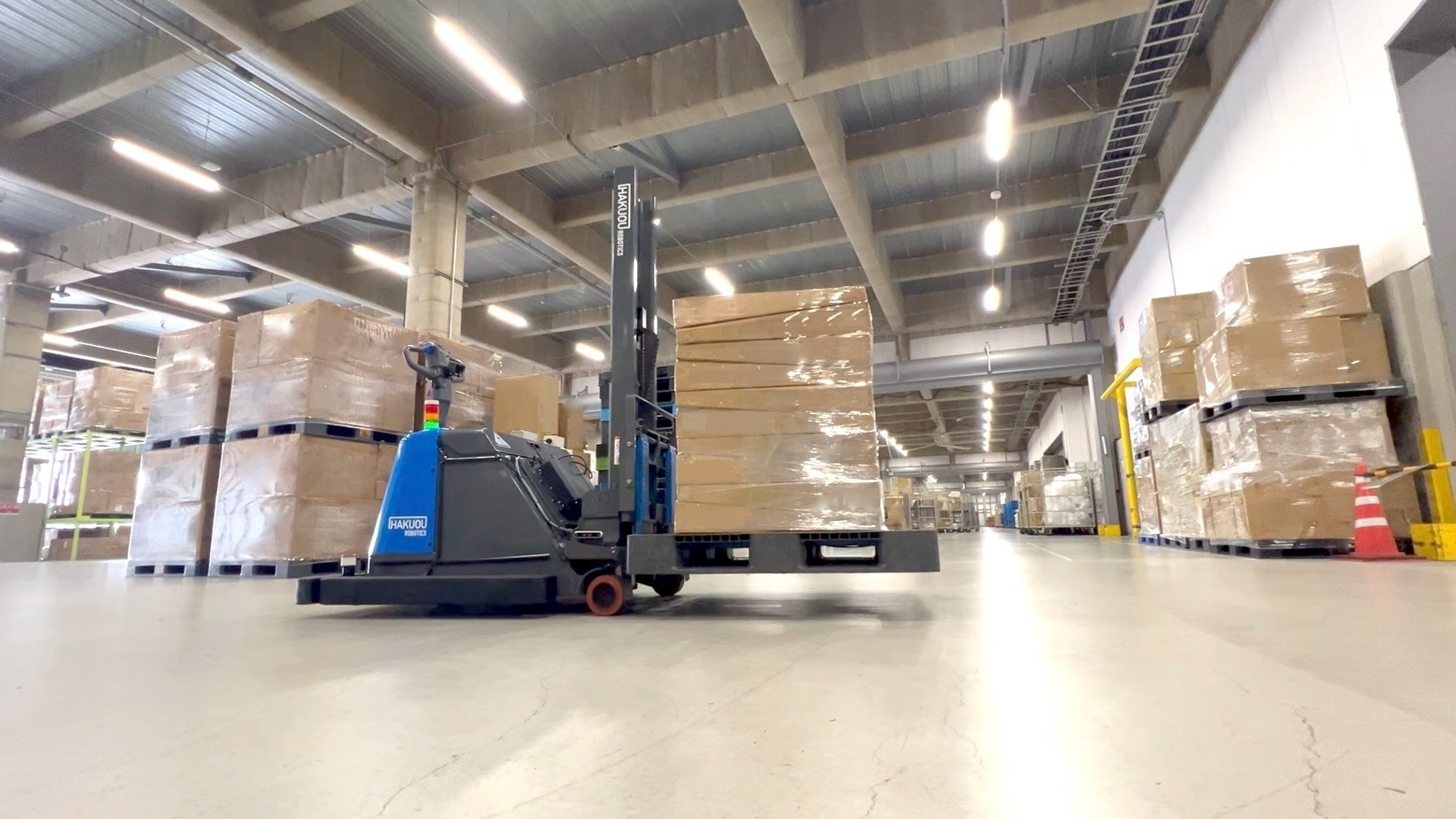 ハクオウロボティクス 自動フォークリフト「AutoFork」パレット一括