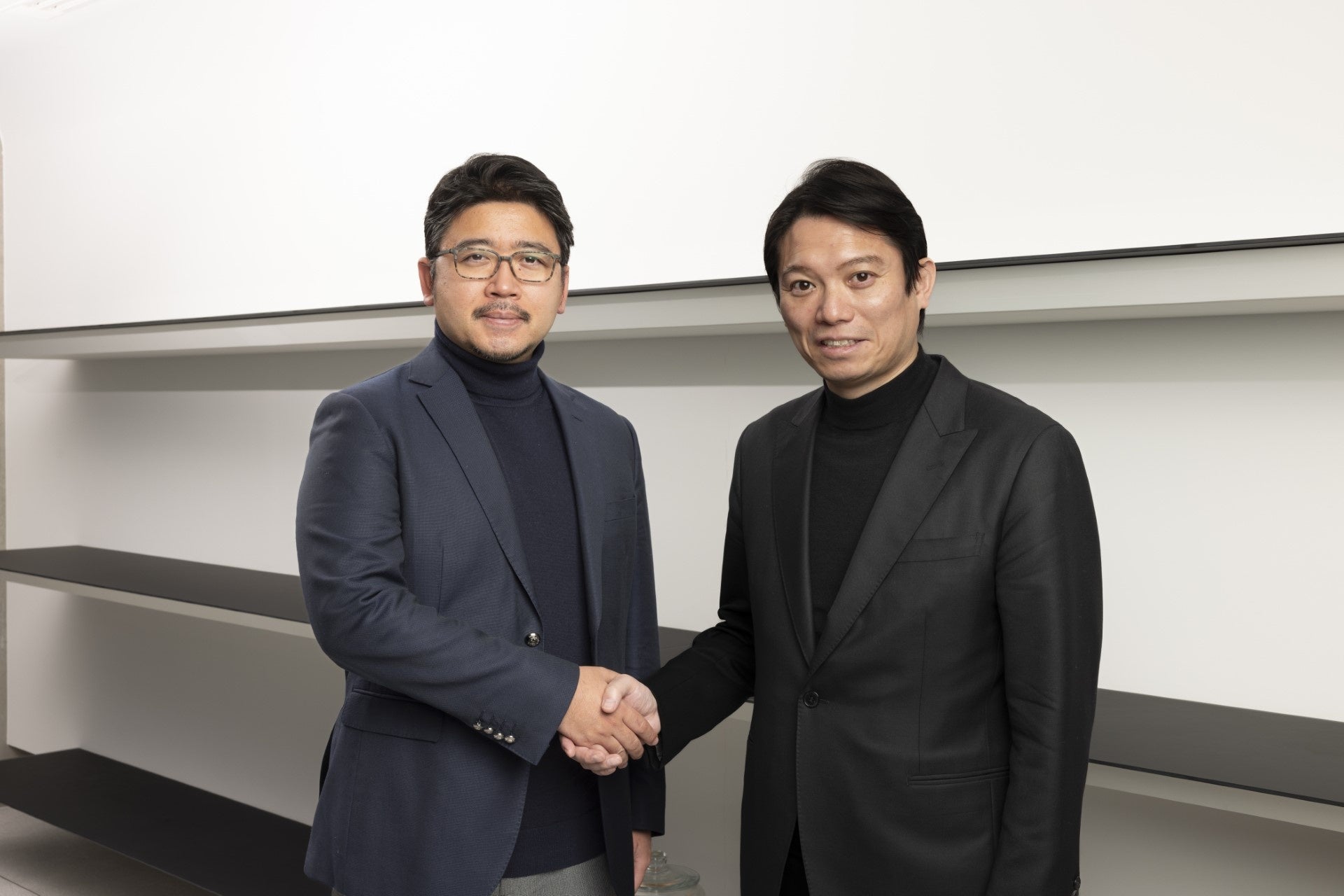 右）株式会社hide kasuga 1896 代表取締役 春日秀之氏 左）ユニバーサル マテリアルズ インキュベーター 代表取締役　木場祥介