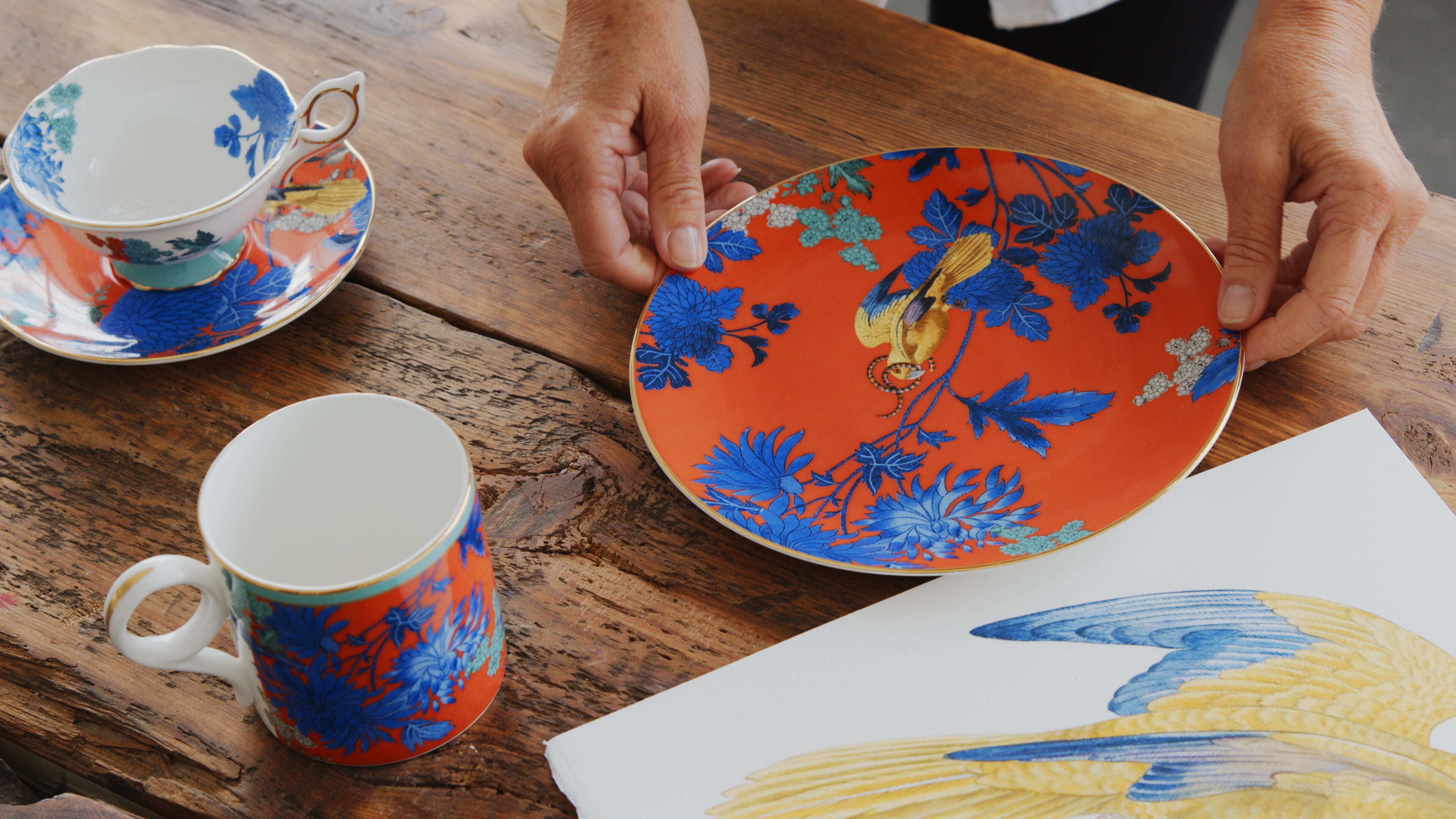 ウェッジウッド フィギュア 22㎝　【ina・マフを持つ貴婦人】① ウェッジウッド フィギュア 22㎝ 【ina・マフを持つ貴婦人】①