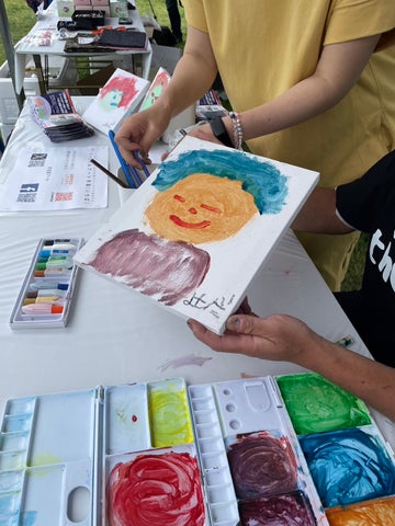 感動の全盲アーティストによる似顔絵イベントが開催されました 感動の全盲アーティストによる似顔絵イベントが開催されました