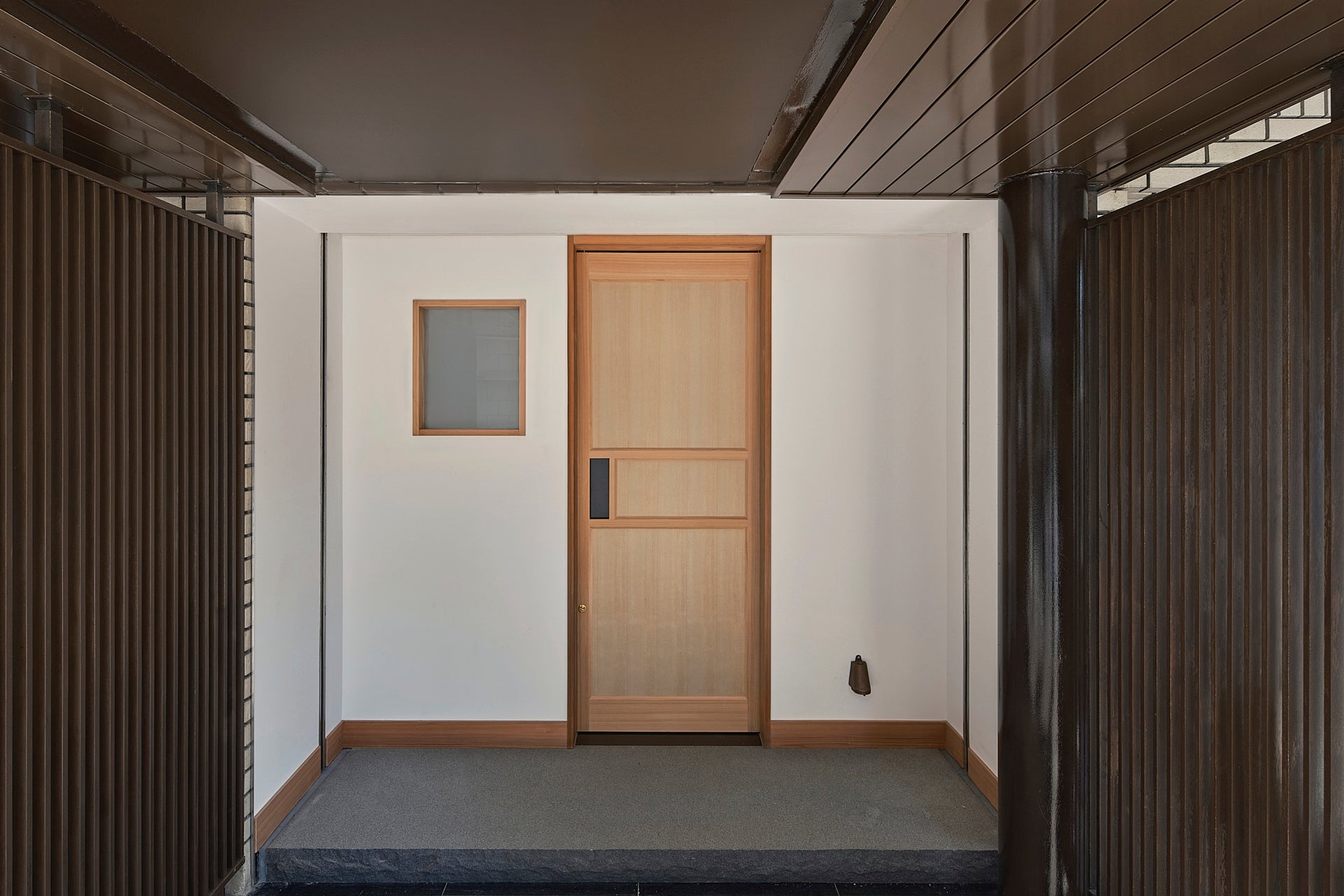 新しくなった店内への入り口。