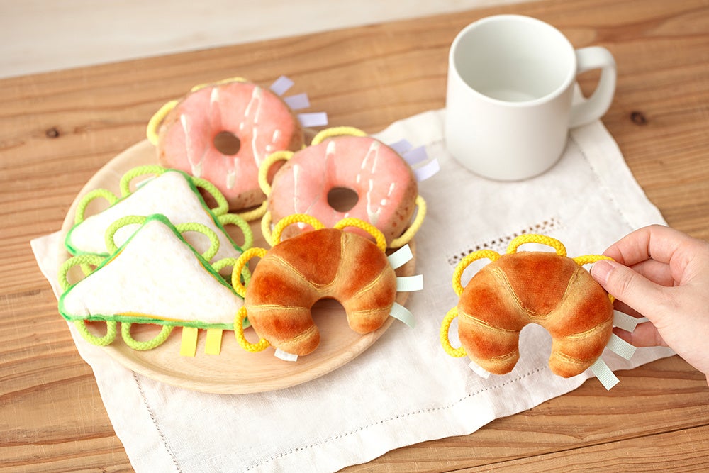 本物そっくりなパンモチーフのベビー向け知育玩具「わっかラトル」が登場! 本物そっくりなパンモチーフのベビー向け知育玩具「わっかラトル」が登場!