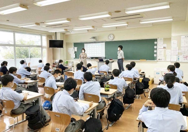 本学中学校・高等学校への出張授業の様子